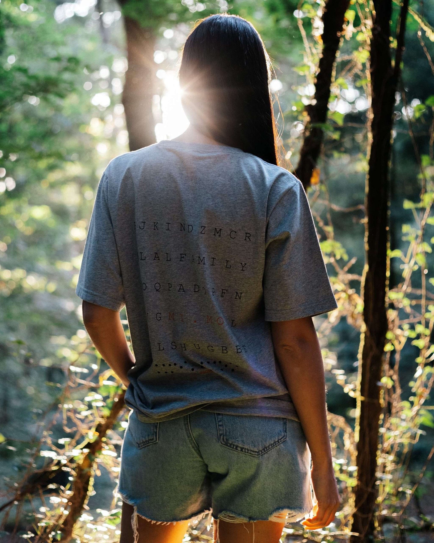 Grey t-shirt with MIMOO full logo on the back